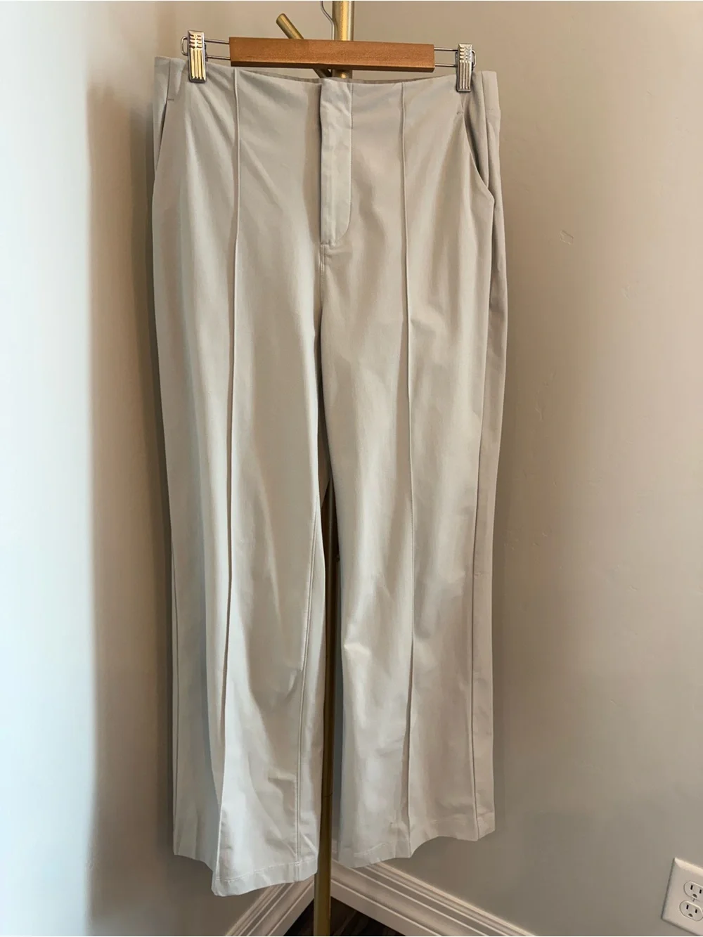 Vuori Meta Wideleg Pants Women’s Medium Vapor Gray Performance Stretch Trouser
